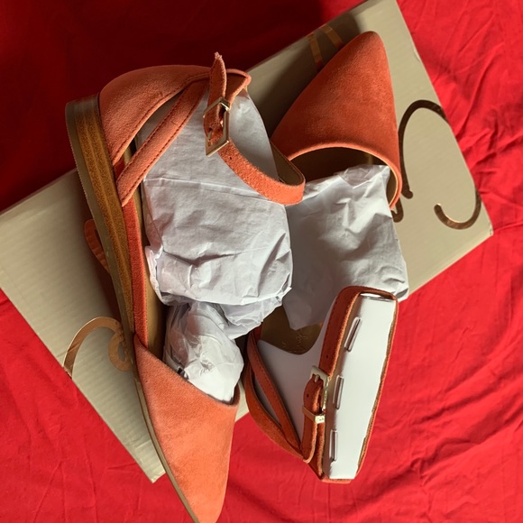 CROWN VINTAGE Coral Orange Suede Leather D’Orsay Ankle Strap Flat Sandals 6 NWB - Picture 3 of 4